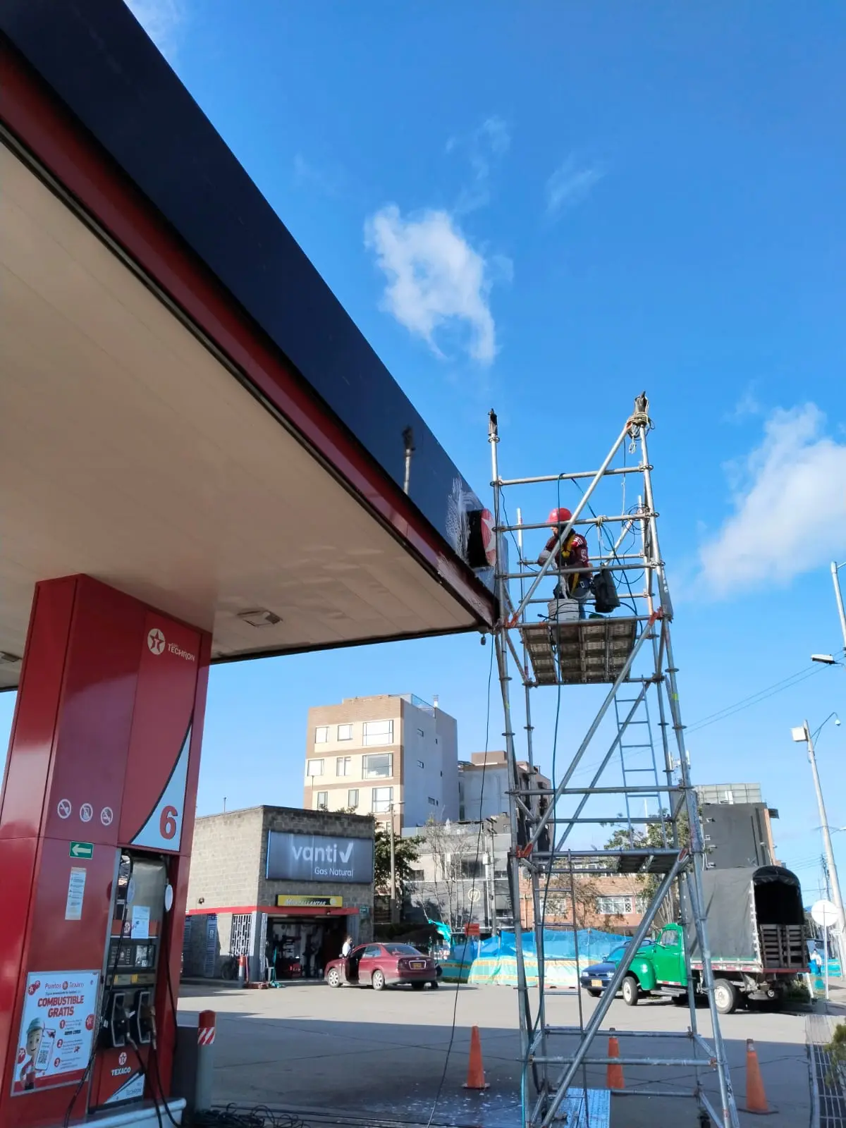 Montajes y Construcción Eléctrica
